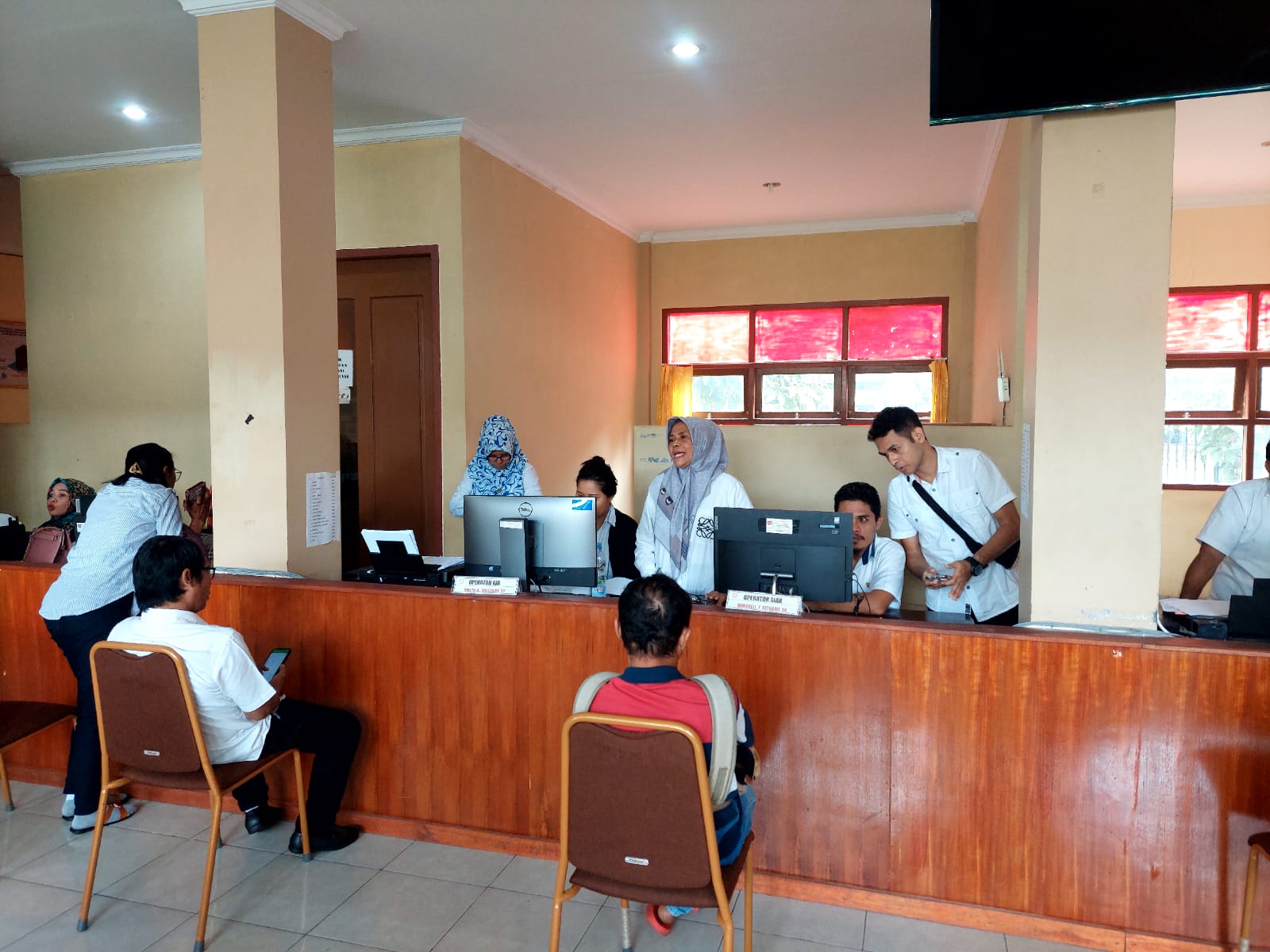 Sosialisa Tentang Dokumen Kependudukan Oleh Ibu Kadis DisdukCapil Maluku Tengah