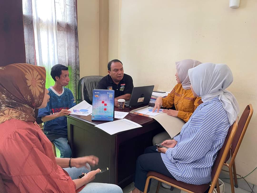 Bersama Badan Pendapatan Daerah Membahas Program Inovasi Disdukcapil Maluku Tengah